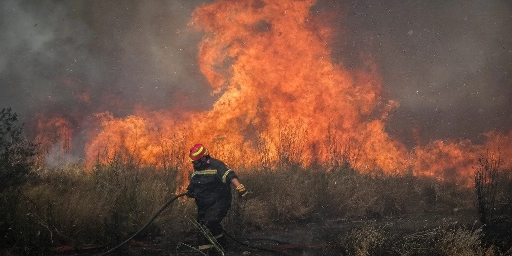 Μεγάλη πυρκαγιά στην Κέρκυρα, κοντά στο χωριό Ραχτάδες